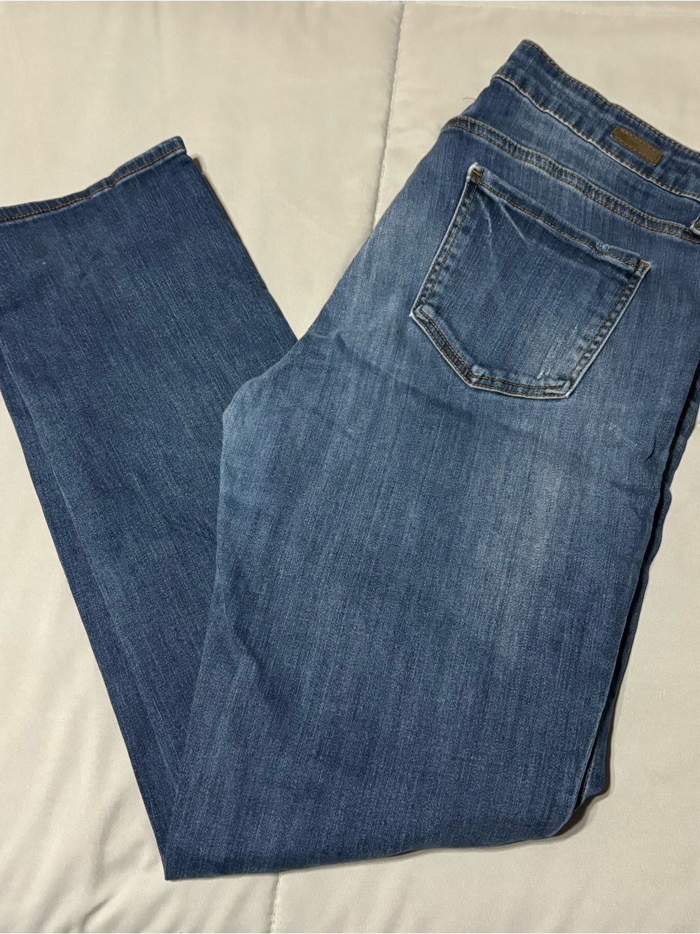 Kut from the Kloth Women’s Straight Leg Jeans in Classic Blue Denim